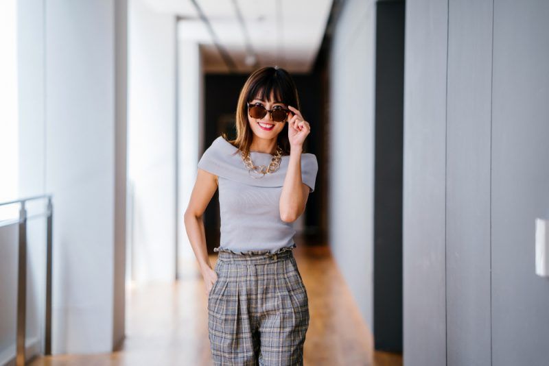 Los colores grises bien combinados, son perfectos para que la primera impresión que tengan de ti, sea exitosa.