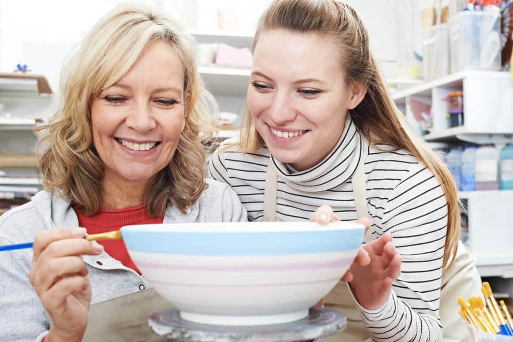 No le des espacio al ocio. La inactividad perjudica tu creatividad. Un curso de pintura es muy efectivo hasta para emprender un negocio futuro.