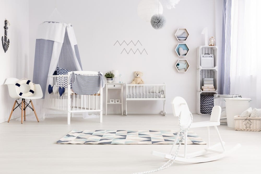 Toques de azul en la habitación del bebé para ayudarlos a tener un sueño placentero y relajado.