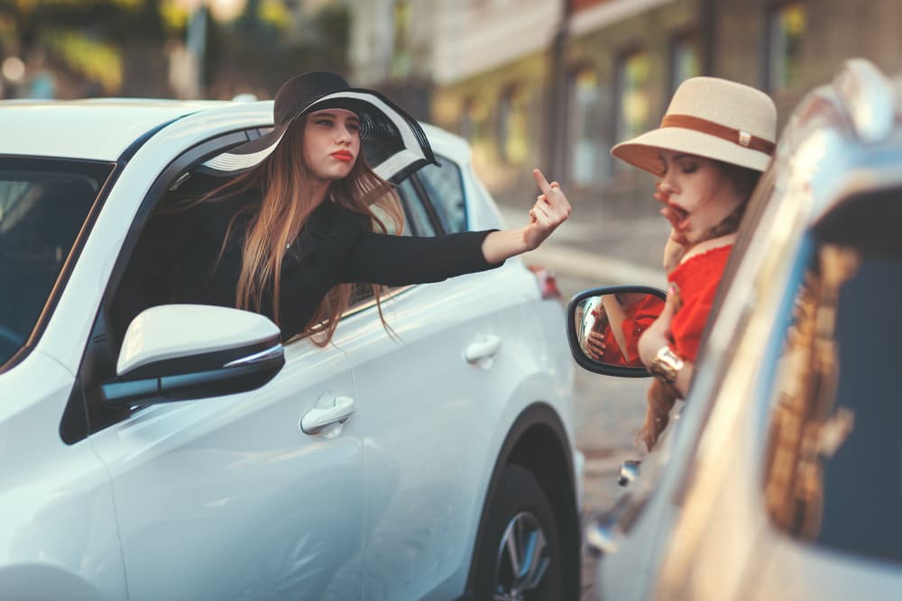 La vulgaridad no te ayuda. Distingue siempre con una consucta apropiada