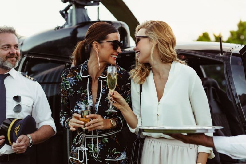 Mira la esencia, el corazón de las personas más que su apariencia física.