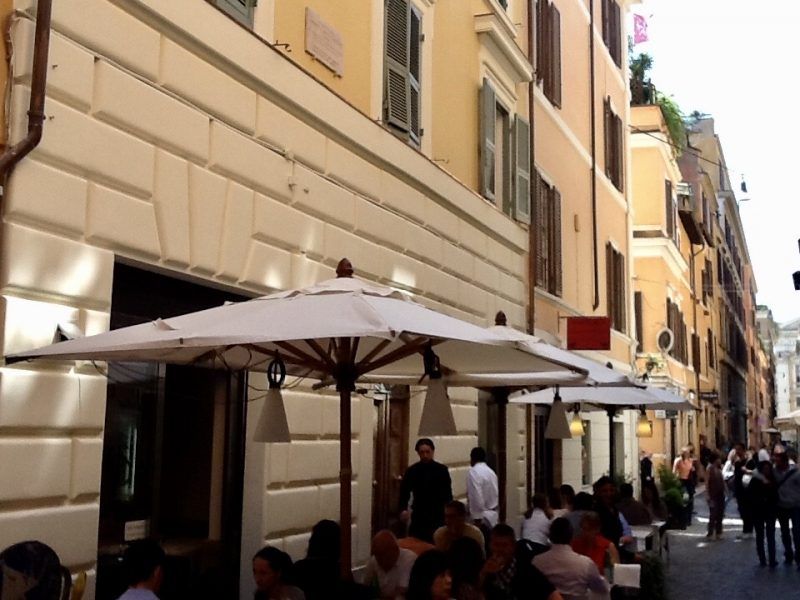 Caminar en cualquiera de las calles de Roma es sentir la belleza y el encanto de una ciudad en eterno movimiento
