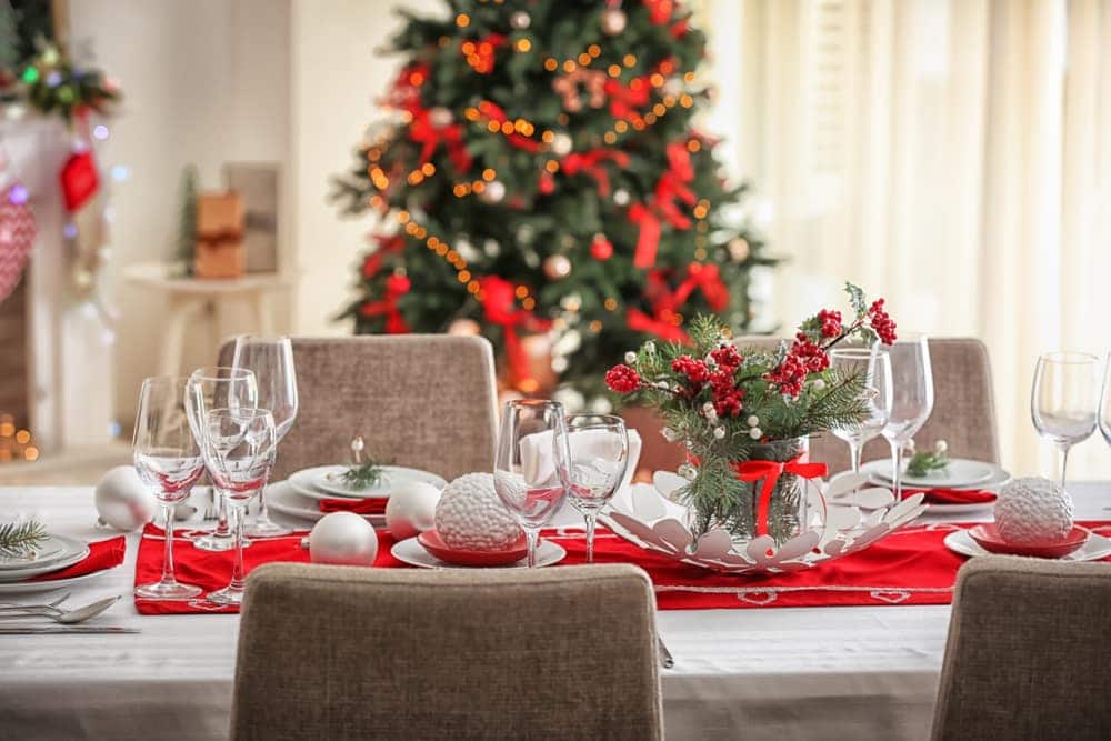Prepara un bello centro de mesa para disfrutar la cena de navidad