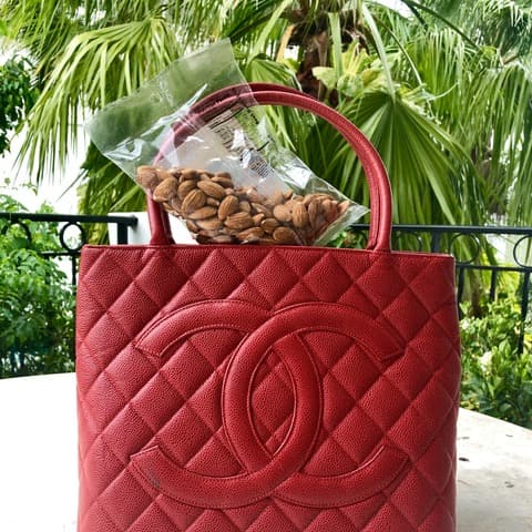 Las almendras son una excelente merienda y ayudan a no comer dulces que nos crean celulitis