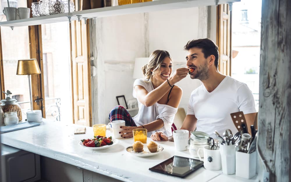 Una comunicación abierta ,sin tabues, te ayuda a plantear el problema de la frigidez. Encuentra el mejor momento y sé cariñosa al plantearlo. 