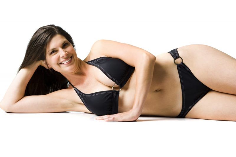 Si tienes un bisto grande escoge vestidos de baño que lo recogan bien. El modelo halter es el mejor