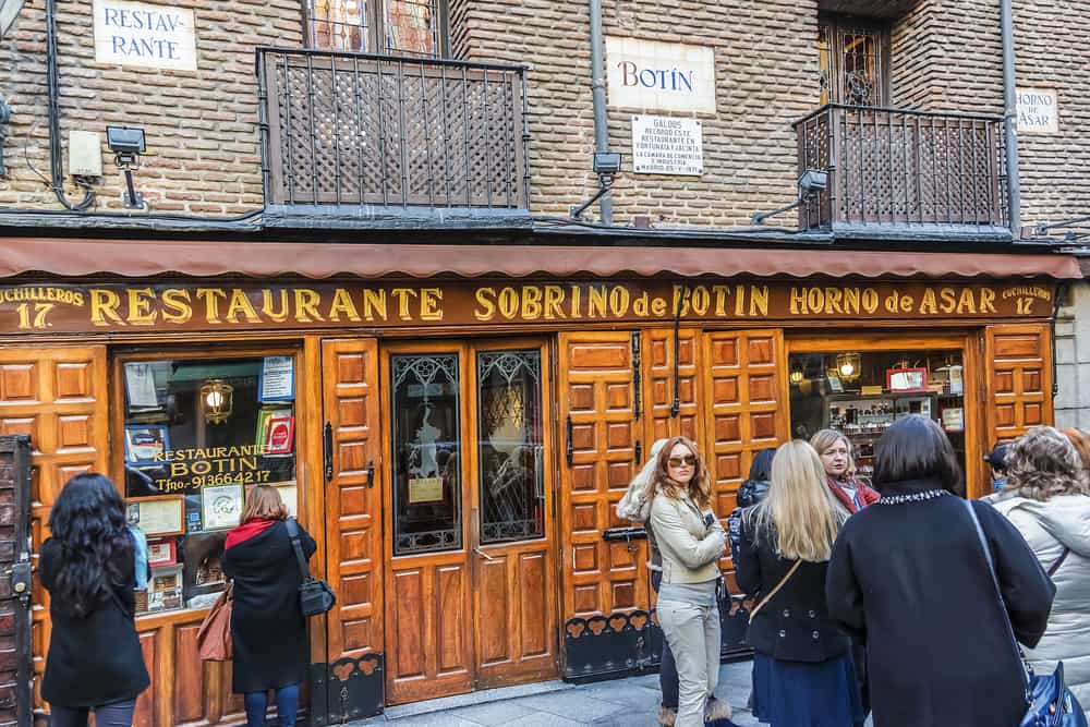 En Calle de los Cuchilleros 17 está el restaurant más viejo del mundo: El botín. Un lugar que una mujer Sibarita debe conocer
