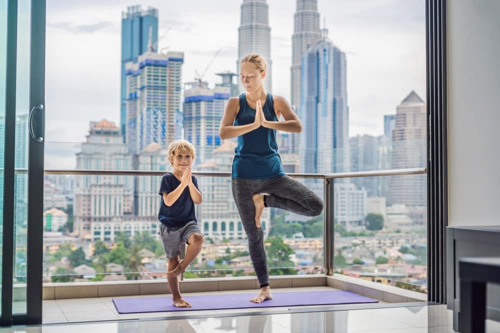 Las articulaciones son las bisagras del cuerpo y hay que cuidarlas haciendo yoga o caminatas.