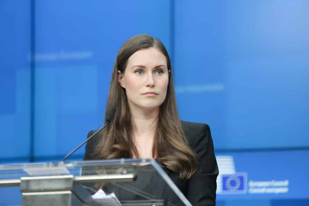 Las mujeres sentimos un gran orgullo al ver como Sanna Marin ha sabido manejar de una forma tan eficaz e inteligente el problema de la Pandemia en Finlandia.