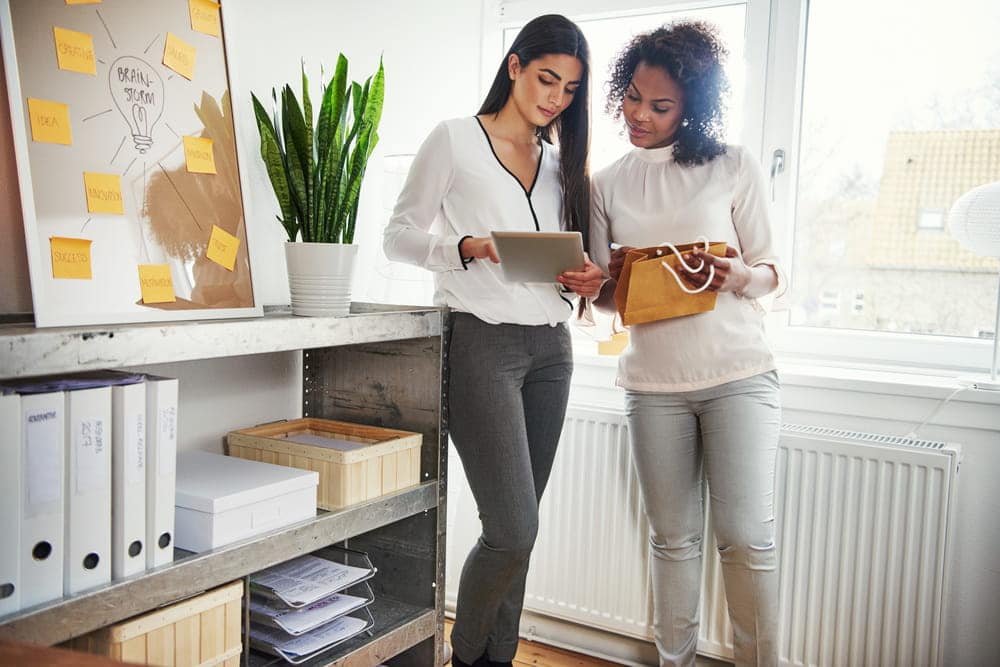 Construir tu marca personal te dará inmensas satisfacciones. Comienza a planear todo y recuerda que empezar pequeño es más garantía de ir cambiando lo que no funciona y cuesta menos.