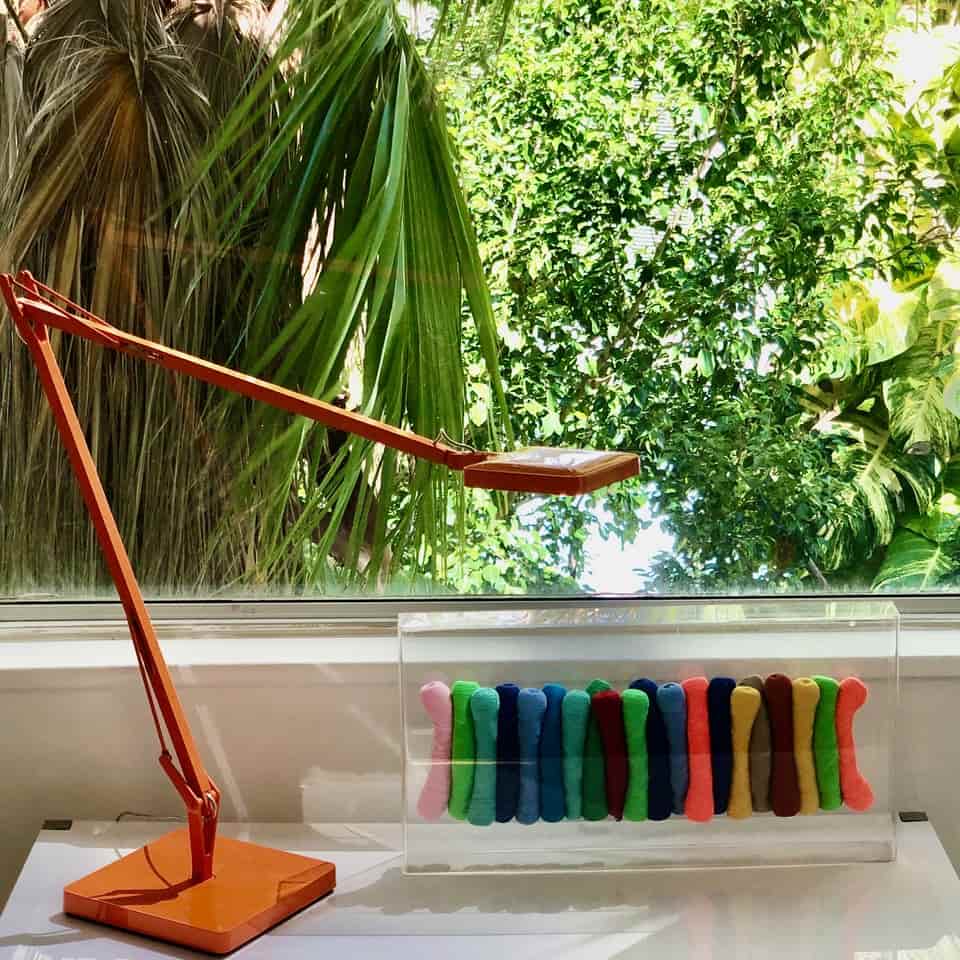 La iluminación para leer, estudiar o trabajar debe ser preferiblemente led porque está comprobado que cansa menos la vista