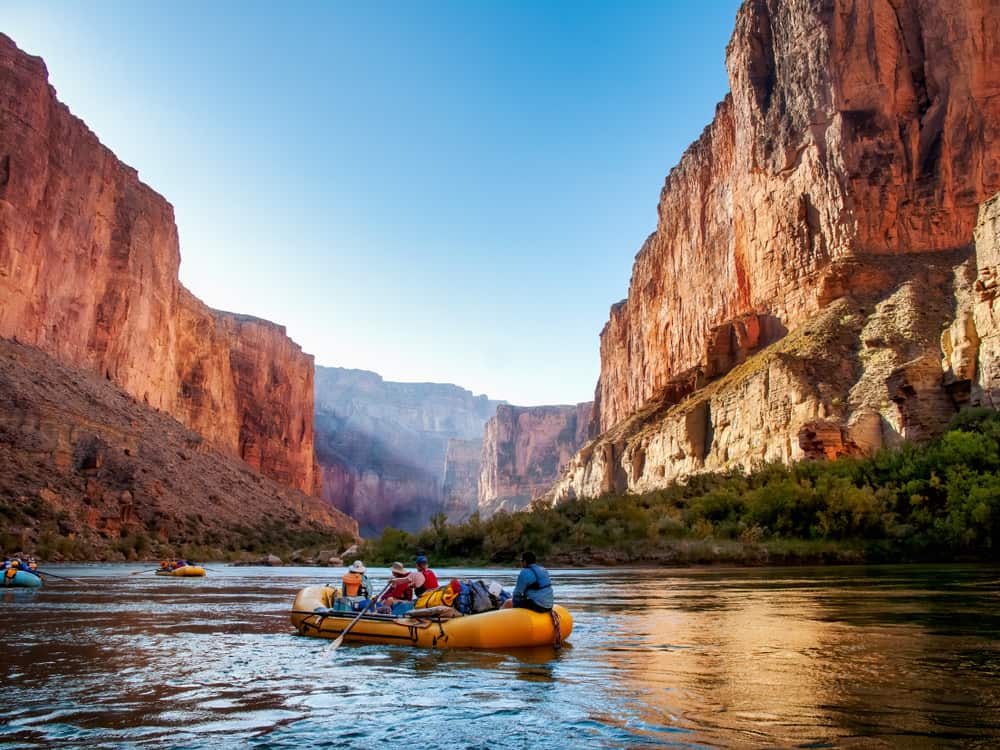 El Gran Cañon del Colorado te inspirará a hacer senderismo, rafting, y otros deportes conectado con las bellezas de la naturaleza.