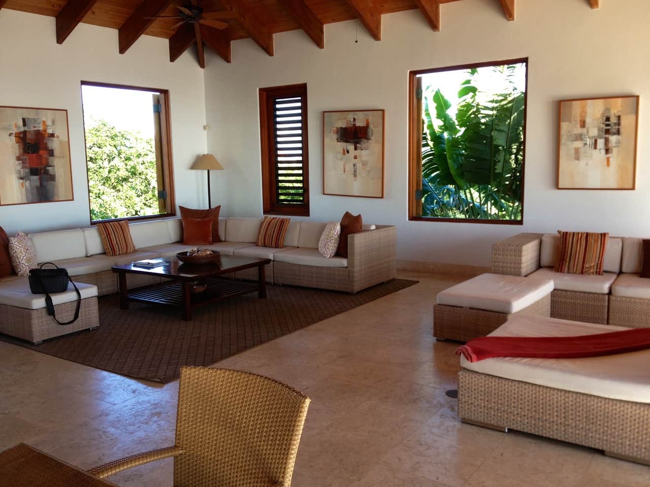 Hermosas villas bien amobladas, ofrecen las comodidades que buscamos cuando salimos de casa.