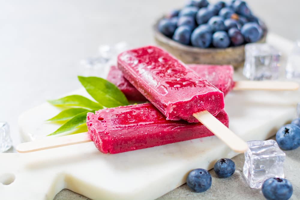 Un helado de frutas sin azúcar es un postre sabroso y que contribuye a comer sano. 
