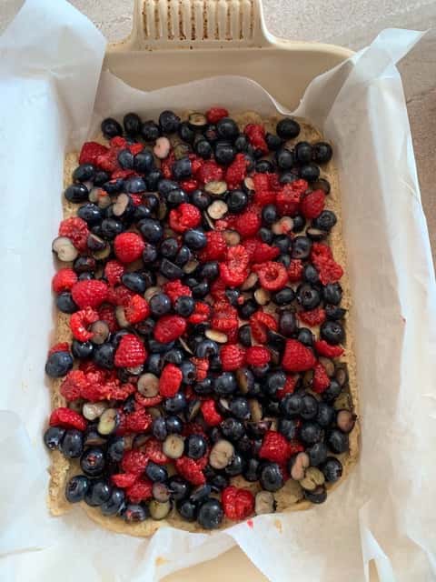 Esta tarta también es vegana y sin gluten, siendo adecuada para personas celíacas e intolerantes a la lactosa.