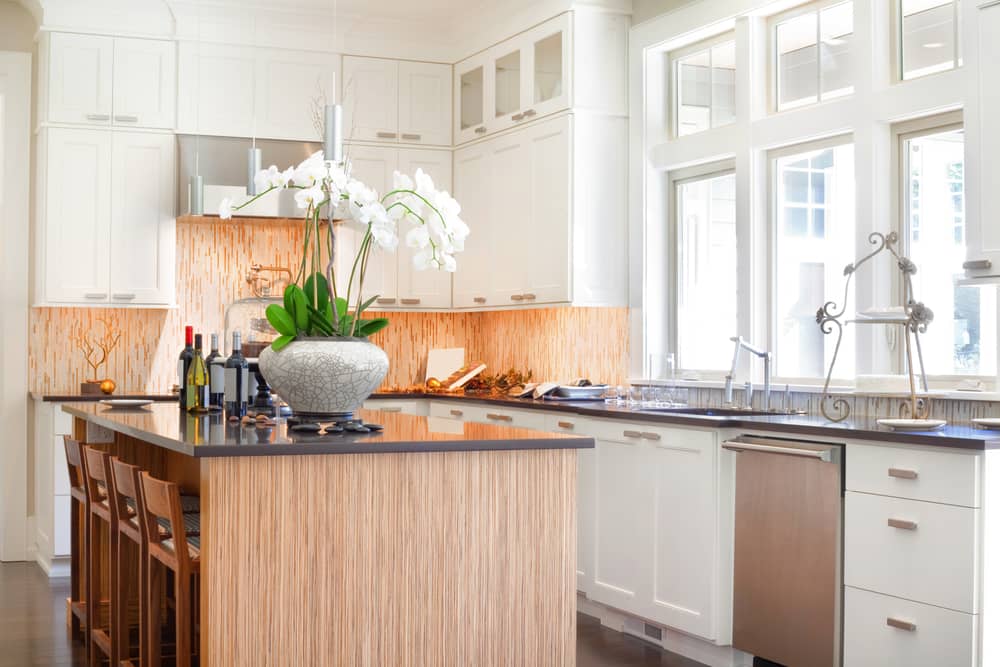 Una cocina impecable nos llena de gran ilusión. Organiza los gabinetes de la cocina de manera inteligente, esto te ayudará a optimizar el tiempo que pasas en este lugar