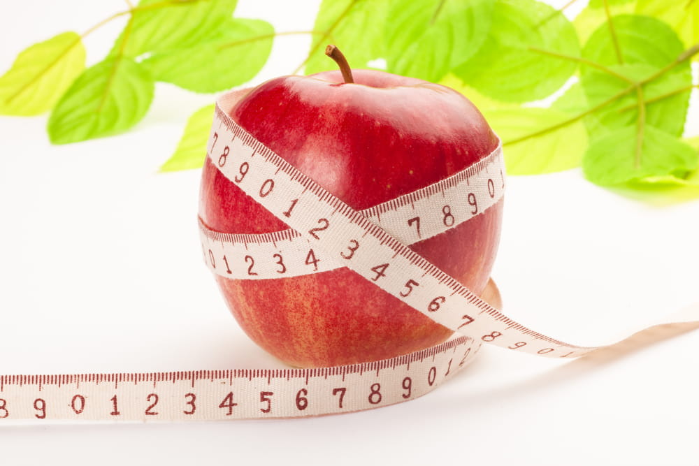 Una dieta para bajar de peso rápido puede someter a tu cuerpo a extremos no deseados y a caer en efectos rebote. Lo ideal es tener una alimentación adecuada, con pequeñas porciones recetada por un médico.