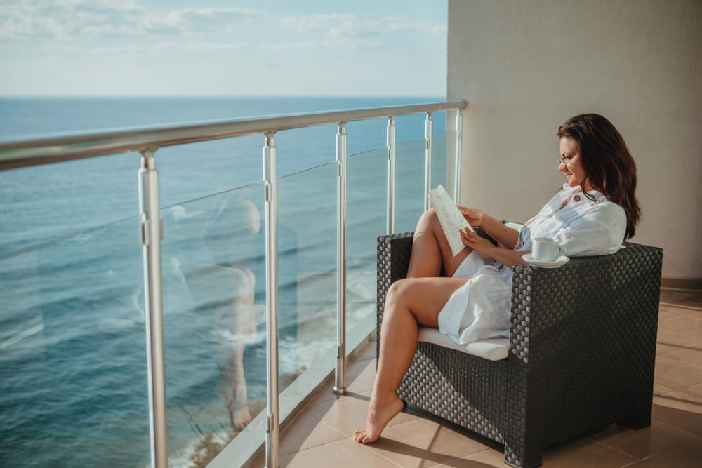 Si estás dentro de una relación tóxica debes reaccionar y entender que para ser feliz debes tomar decisiones inteligentes. Las relaciones tóxicas amargan tu vida y te desequilibran emocionalmente.