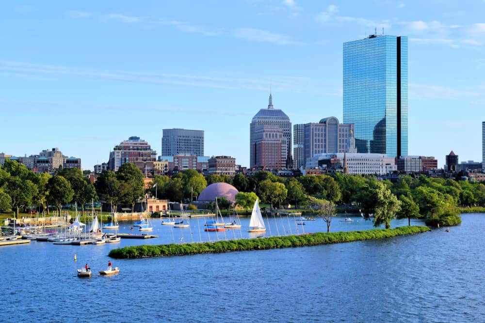 La forma ideal de conocer un destino es haciendo slow travel. Disfruta de los paisajes, de la comida local, de estancias en pequeños hoteles. El slow travel es la mejor forma de conocer el mundo.