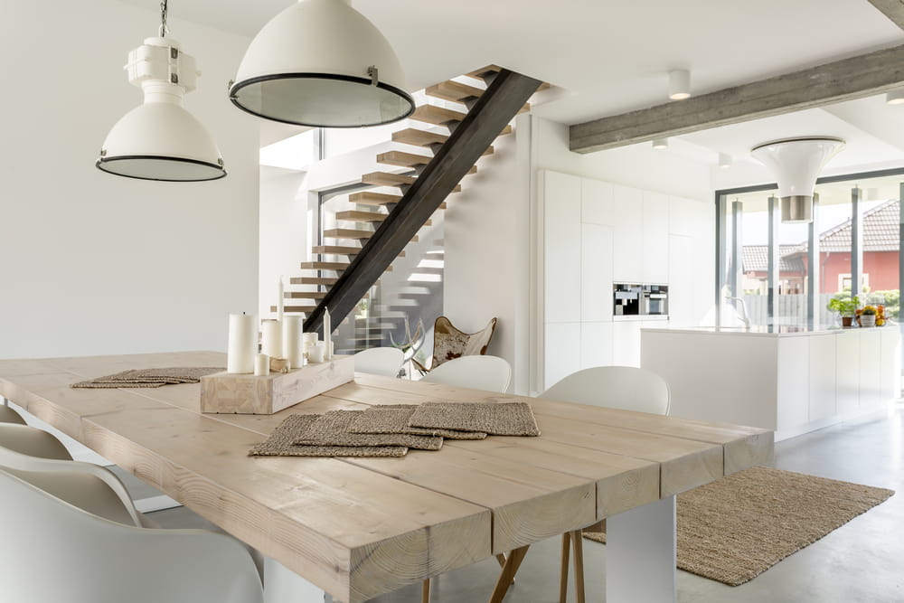 Decorar el comedor al estilo Japandi te ofrece comodidad, minimalismo, simplicidad y elegancia.