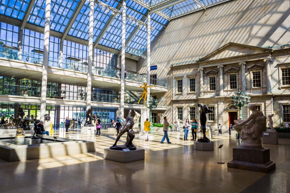 El Met es uno de los museos de New York con mayor afluencia de visitantes todo el año. Sus distintas colecciones no se pueden ver en un día. Si eres amante del arte reserva 3 días completos para visitarlo.