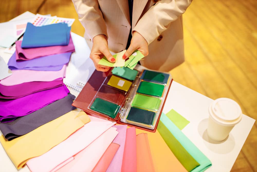 En una consultoría de imagen los pañuelos de colores son los que ayudan a definir tu tono de piel.
