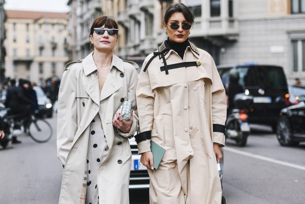 La moda de otoño requiere el uso de abrigos que complementen el vestuario y te gana ver chic y moderna.