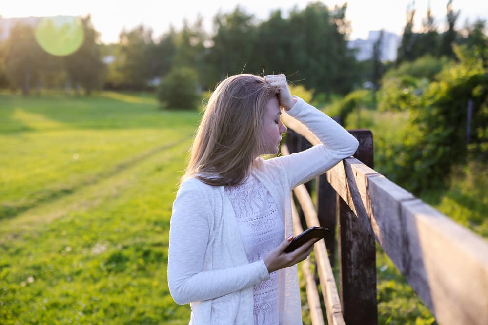 Como olvidar a tu ex después de una ruptura donde aún te sientes enamorada? Lo principal es que comiences a tener vida propia y lo elimines de tus dispositivos electrónicos.