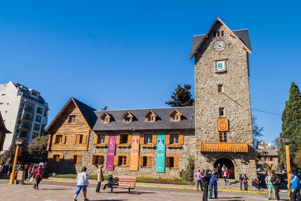 El Centro Cívico es uno de los lugares más visitados en San Carlos de Bariloche. El edificio inaugurado en el año 1940 es obra del arquitecto Ernesto Estrada.