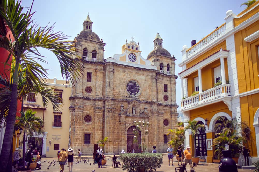 En la ciudad amurallada en Cartagena, la Igesia San Pedro Claver es una parada obligada