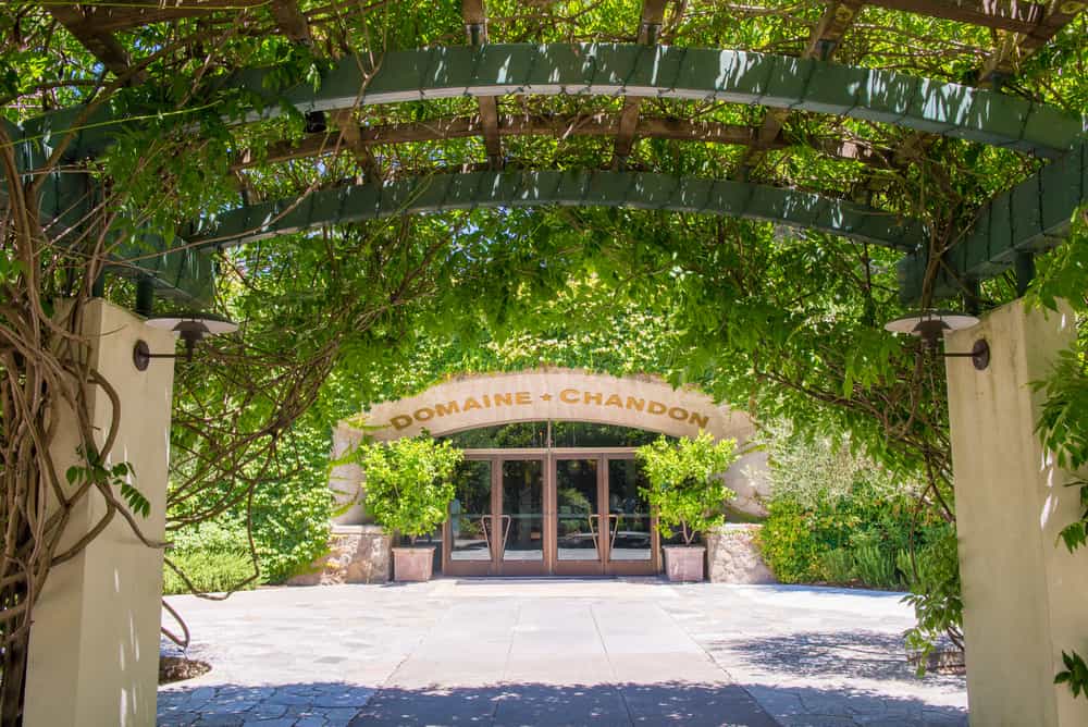 Domain Chandon fue establecido por Moet Chandon en el Valle de Napa en 1973. Sus vinos son excelentes y muy preciados por los amantes de la buena cata.