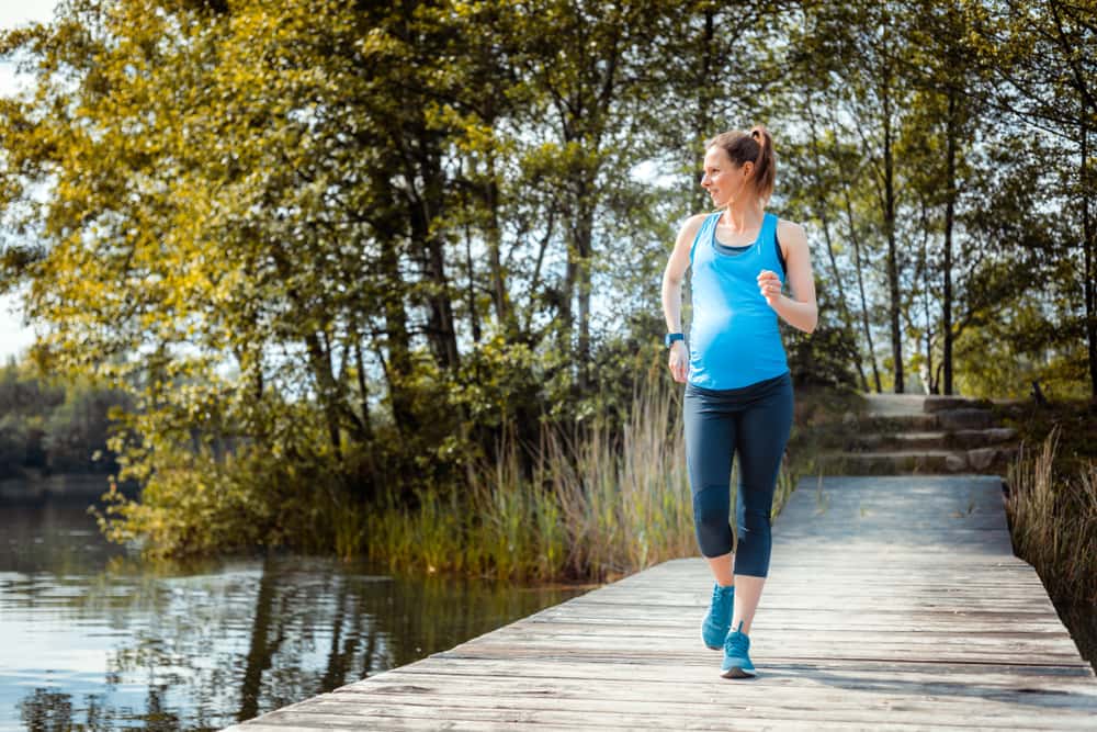 Las mujeres embarazadas que hacen una caminata diaria, se sienten más saludables y controlan mejor su peso.