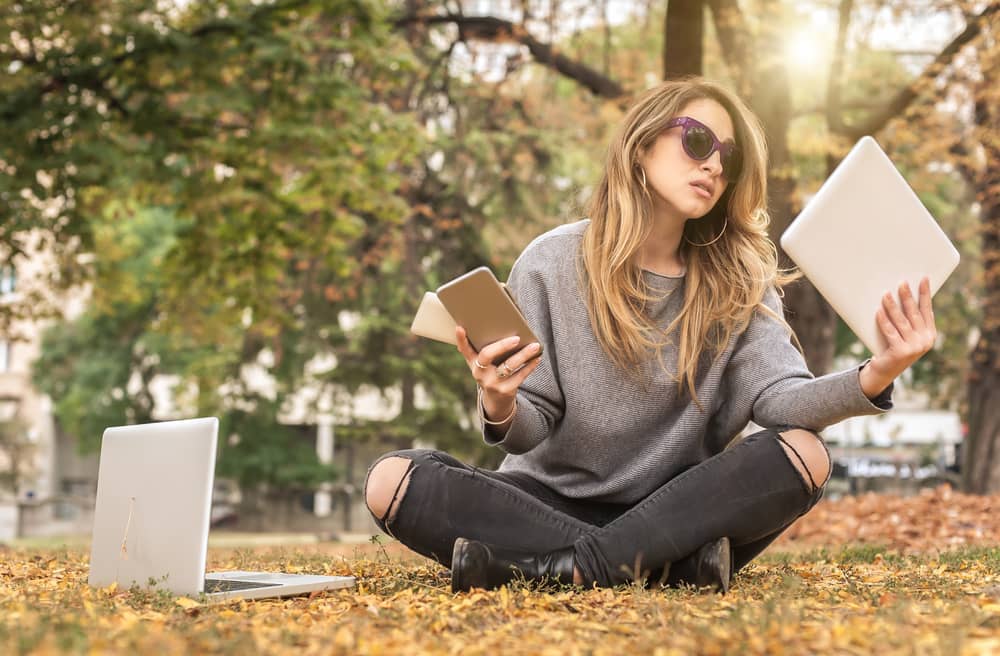Es necesario apagar el teléfono y otros dispositivos inteligentes. La dependencia de ellos causa estrés.