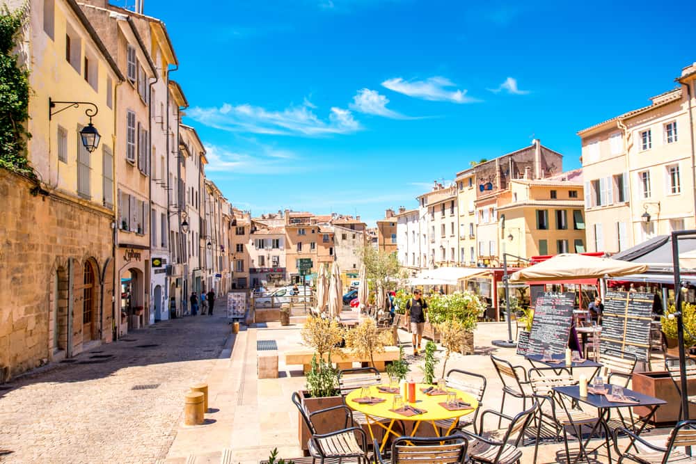 A siete hooras y media de Versalles está la ciudad de Provence, un lugar mágico en Francia